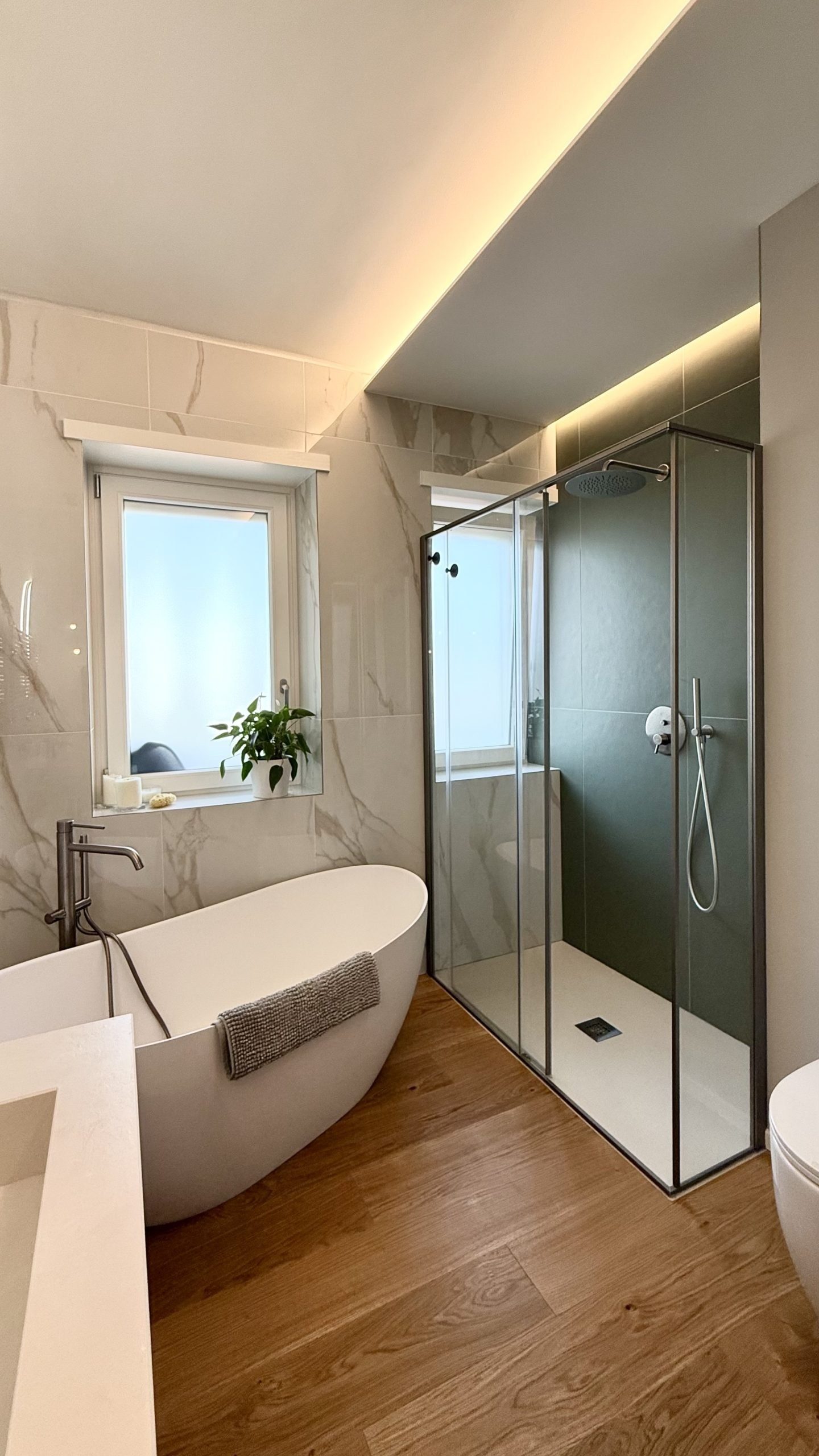 RIVESTIMENTI BAGNO: USO DI PIASTRELLE DI GRANDE FORMATO